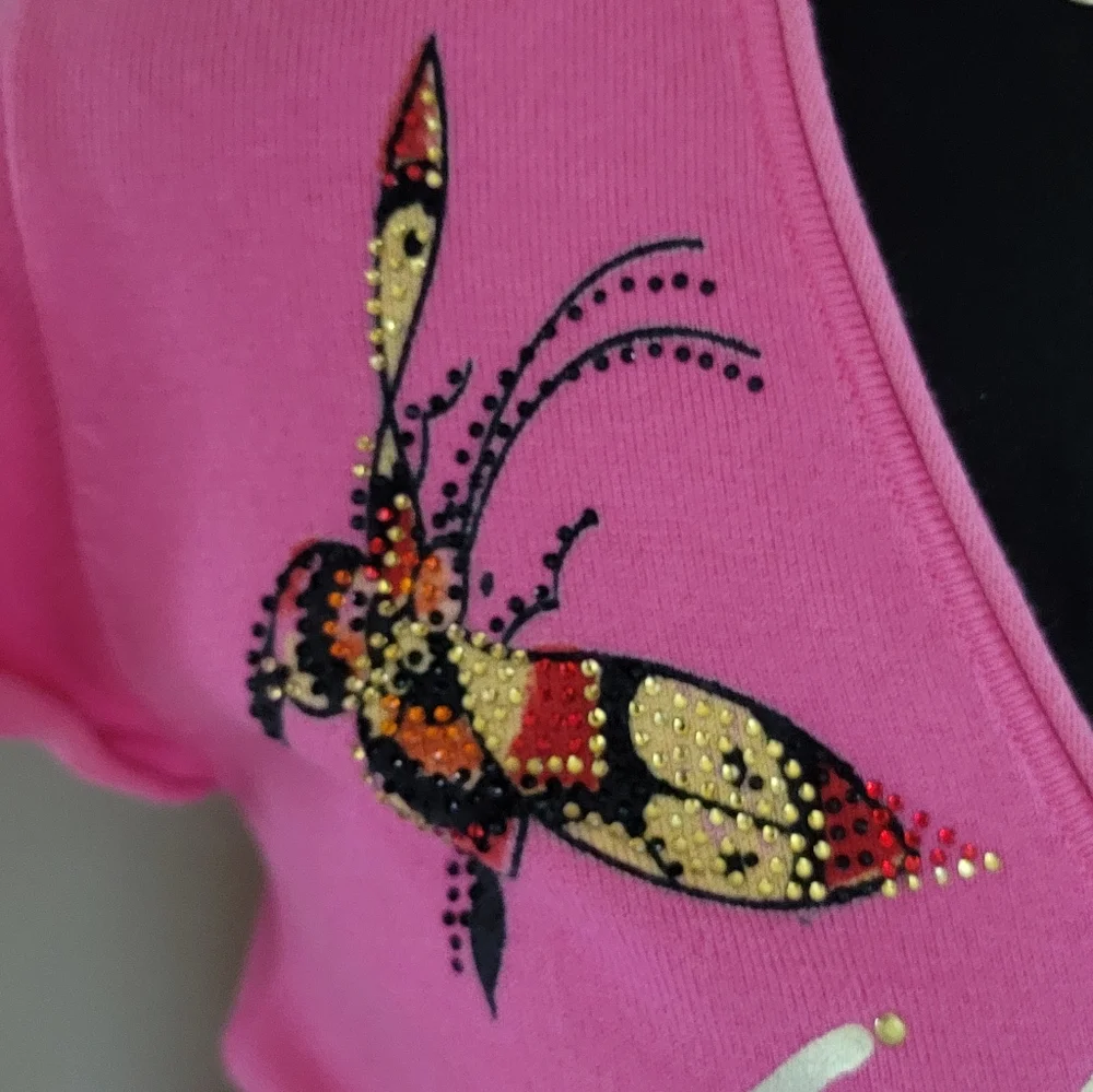 Pink Graphic V-Neck Women Top - Picture 4 of 10